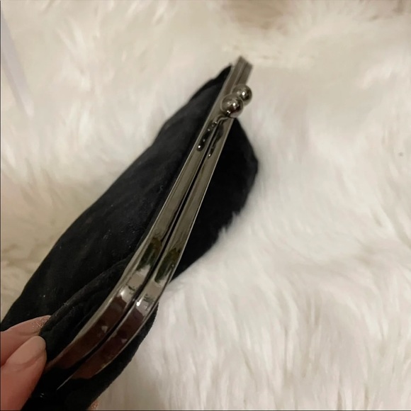 Express black velvet clutch bag - Picture 2 of 7